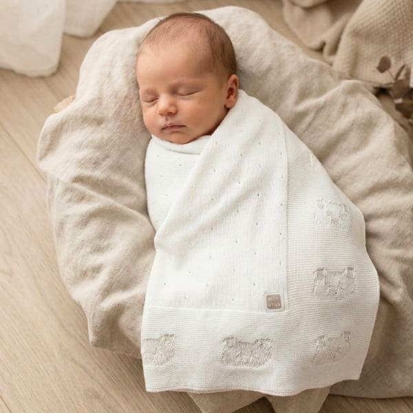 White Baby Knit Blanket Cotton with Teddy Bea Pattern