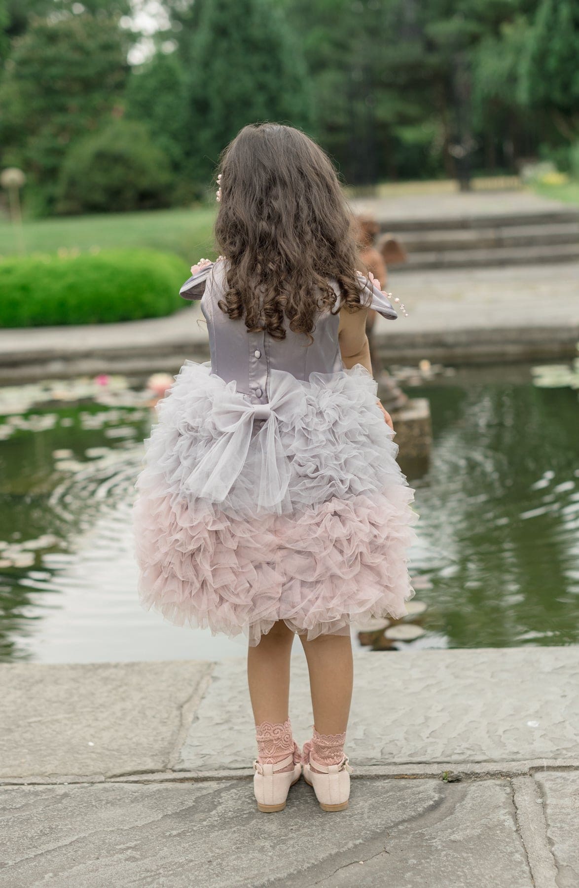 Mia 灰色和粉色薄纱连衣裙
