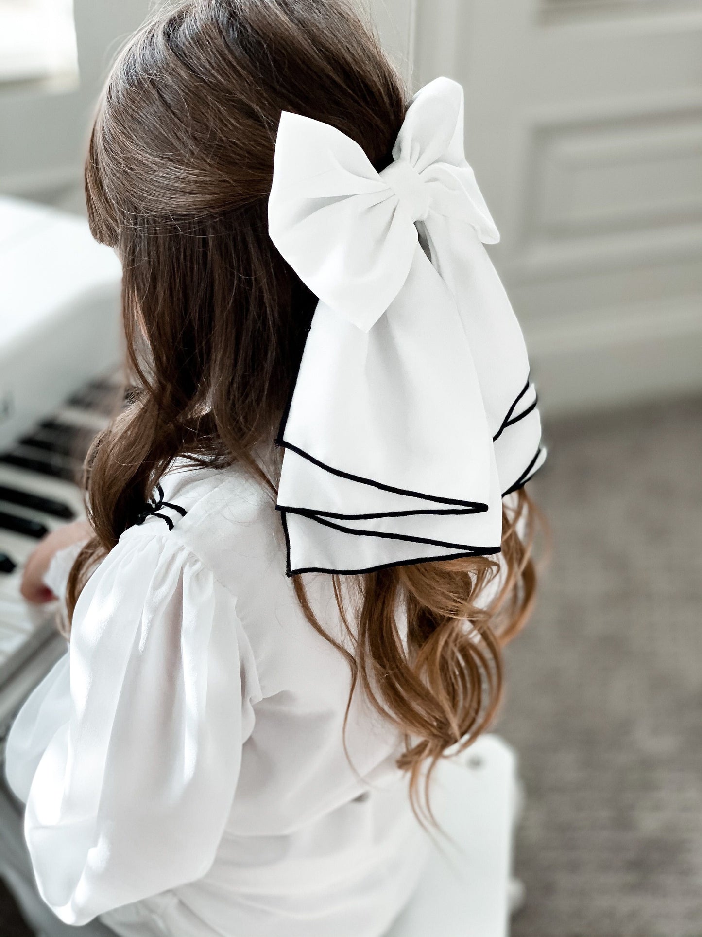 Gwen Cascading Hair Bow - Petite Maison Kids